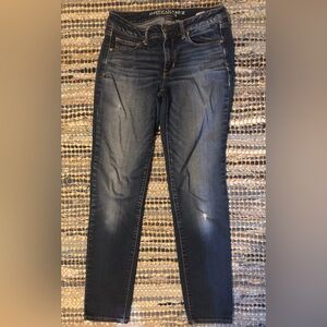 Dark Blue Women's Slim Super Stretch Jeans
American Eagle
Size 8
EUC